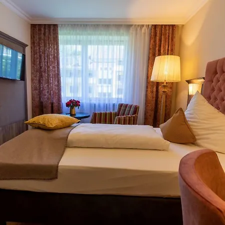 Отель Parkhotel