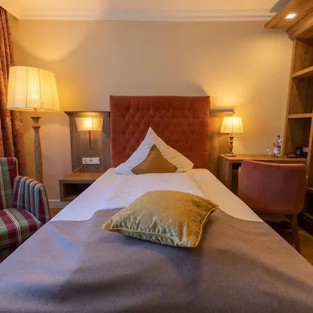 Отель Parkhotel 4*